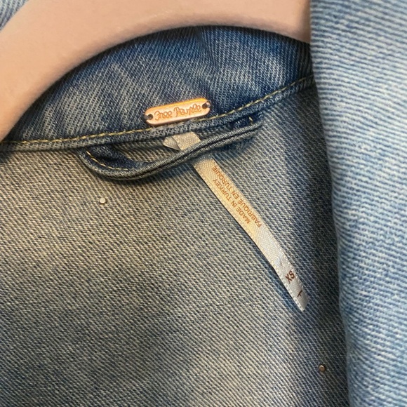 Free People Sunday Funday Trucker Denim Pearl Embellished Jean Jacket XSmall - Picture 2 of 5